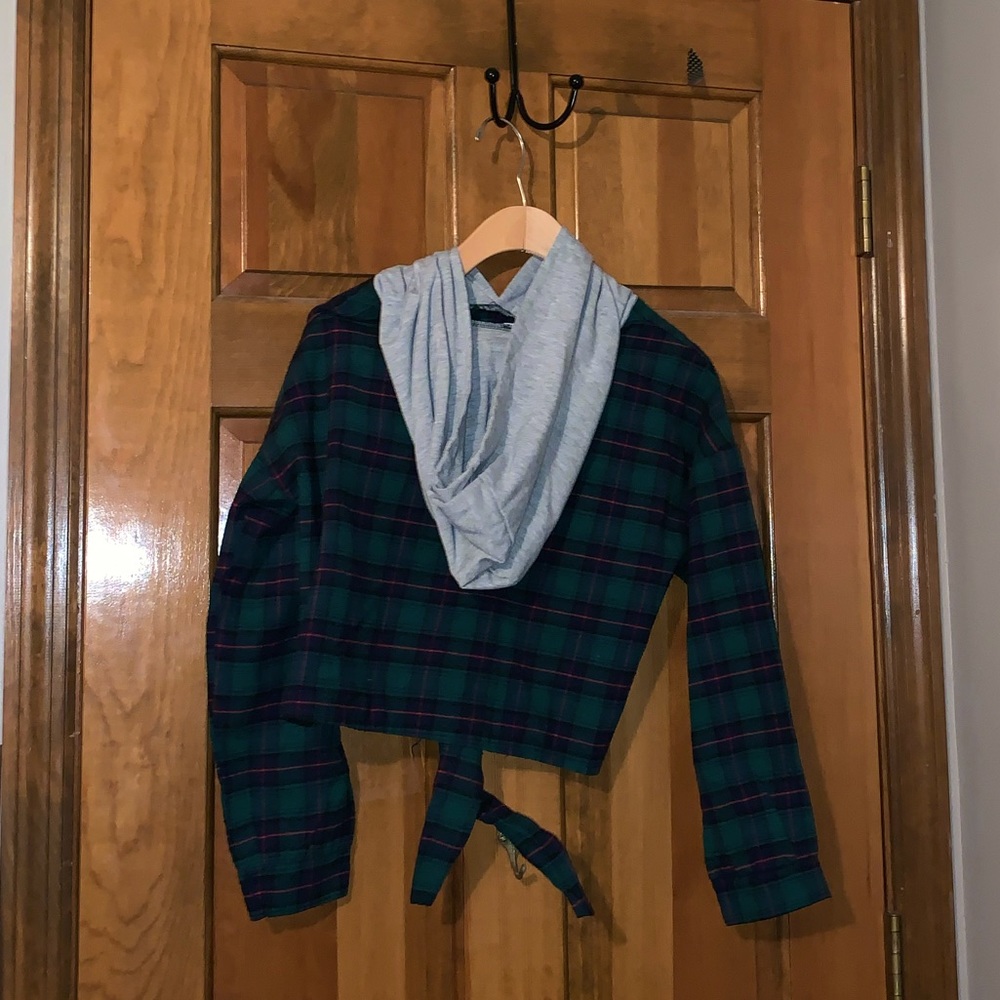 Really cute crop top hoodie never wore it